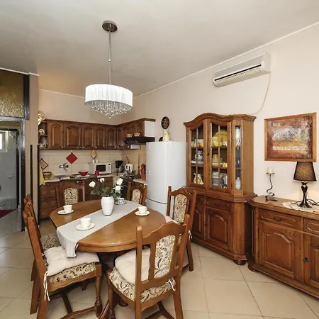 3 Bedroom Amazing Apartment In Brodarica Apartment *