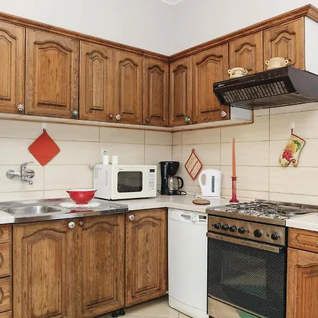Apartment 3 Bedroom Amazing Apartment In Brodarica *