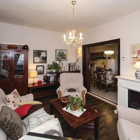 3 Bedroom Amazing Apartment In Brodarica *