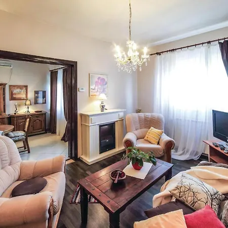Apartment 3 Bedroom Amazing Apartment In Brodarica *