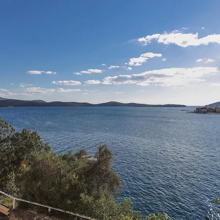 3 Bedroom Amazing Apartment In Brodarica *