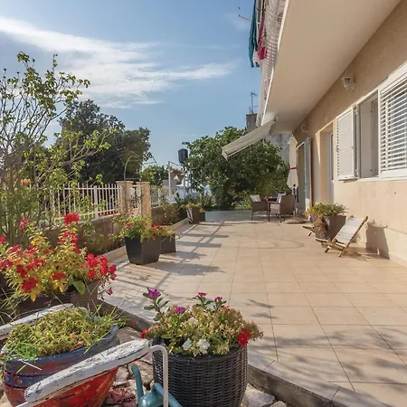 3 Bedroom Amazing Apartment In Brodarica Apartment Brodarica (Sibenik-Knin)